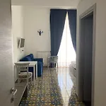 فندق مبيت وإفطار Specchio Di Parthenope نابولي